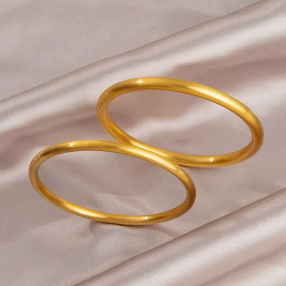 Brazalete abierto de acero inoxidable pulido chapado en oro