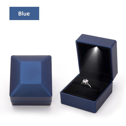 Caja de joyería con luz LED para anillos, collares y regalos