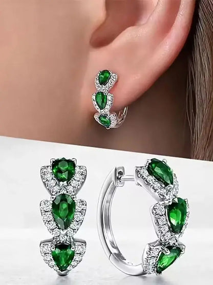 Pendientes de aro elegantes con gema sintética brillante