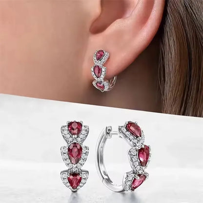 Pendientes de aro elegantes con gema sintética brillante