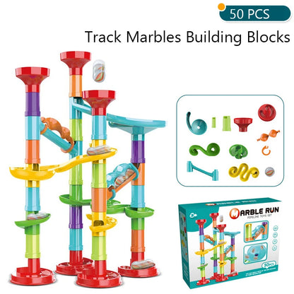 Circuito de canicas con bloques de construcción educativos