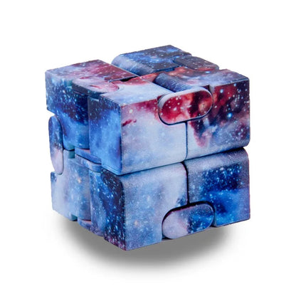 Cubo infinito antiestrés tipo fidget para manos inquietas