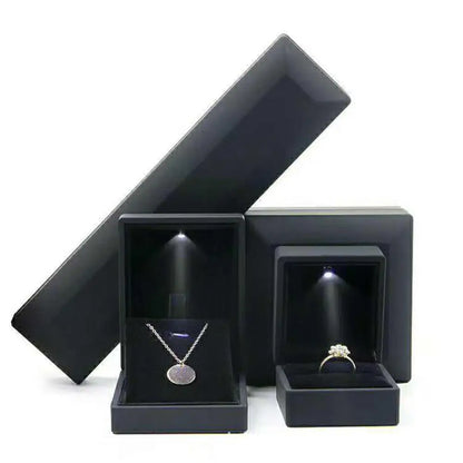 Caja de joyería con luz LED para anillos, collares y regalos