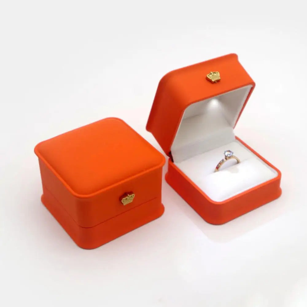 Caja de joyería con luz LED para anillos, collares y regalos