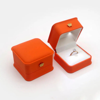Caja de joyería con luz LED para anillos, collares y regalos
